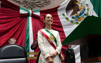 «Әйелдердің дәуірі келді»: Мексиканың тұңғыш әйел президенті ресми түрде жұмысқа кірісті