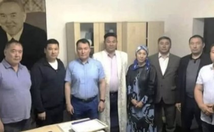 "Мінберін сақтап қалу үшін мүфтият басшылығына қара уылдырықты ай сайын жіберіп тұрады": Атырау мешітінің қызметкерлері имамның үстінен арызданды