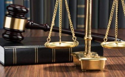 Неге судьялар танымал адамдарға байланысты із қозғалған кезде оянады?