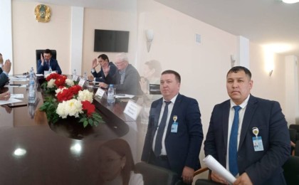 Қызметтік көлікті алты ай бойы туысына беріп қойған әкім жазадан құтылды