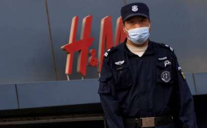 Ұйғыр тұтқын терген мақта: H&M, Nike Қытайдағы мұсылмандарға қолдау білдірді