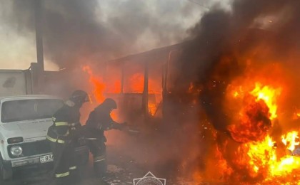 Оралда автобус өртеніп, жүргізушісі ауруханаға жеткізілді