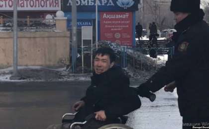 Ақтөбеде "Нұр Отан" плакаттарын жыртқан белсенді психдиспансерге жатқызылды