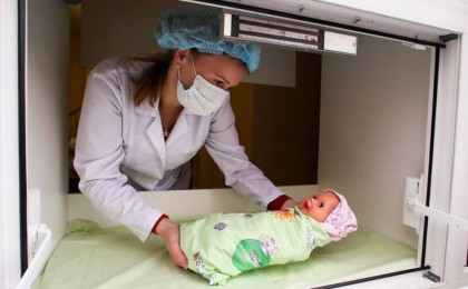 "Сәбиді дәретханаға тастамаңыздар!". Алматыда нәрестелерге арналған бокстар орнатылды