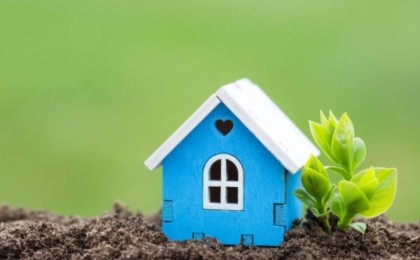 Мәулен Әшімбаев 10 сотық жер берудегі мәселе туралы айтты