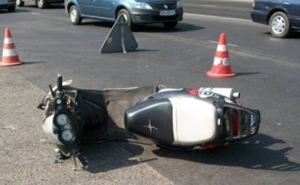 11 жасар бала қайтыс болды: Қарағандыда мотоцикл мінген жасөспірімдер жол апатына ұшырады