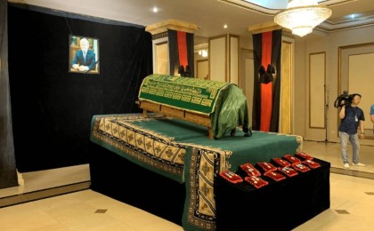 "Күзде той жасаймын деген жоспары бар еді": Алматыда Бердібек Сапарбаевты ақтық сапарға шығарып салу рәсімі өтті