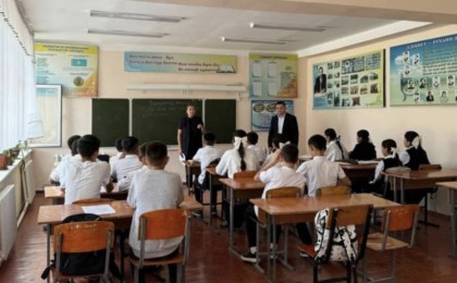 Келесте зорланған 13 жастағы оқушы қыз босанып, мектепке бара алмай отыр - Динара Зәкиева