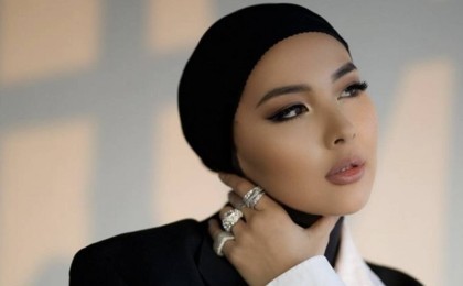 ”Енді тұрмысқа беру керек”: Айдана Меденова орамалдағы кішкентай қызын көрсетті