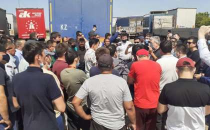 Депутаттар наразылық білдірген жүргізушілерді қолдады