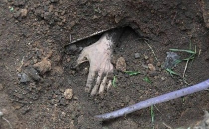 Бұрынғы мектептің ауласынан 215 баланың мәйіті табылды