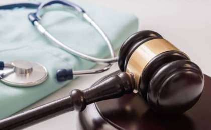 Столичные медики подали в суд на бывшего работодателя