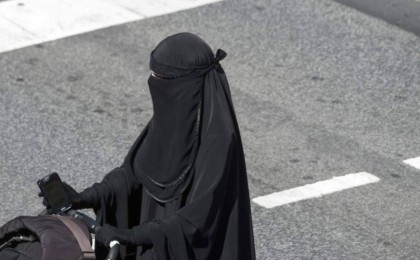 Никаб, хиджаб, паранджадан кімдер бас тартты?