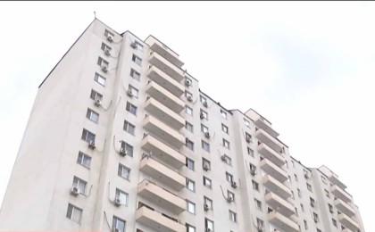 "Жын кірген": Атырауда сегізінші қабаттан секіріп кеткен қыздың өлмес бұрын жазылған хаты табылды