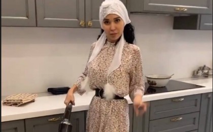 «Оқтау жұтқандай»: Айдарбековтердің жаңа келіні үй тірлігін жасап, сынға қалды (ВИДЕО)