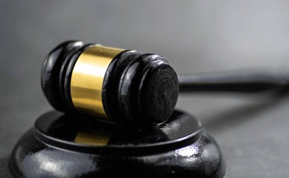 Астанада қоғамдық орында үлкен дәретке отырған ер адам 15 тәулікке қамалды