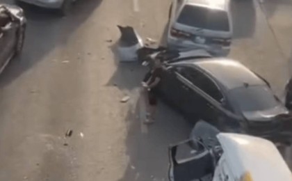 «Жүргізушінің денсаулығы нашарлаған»:  Алматыда бір мезетте он көлік соқтығысты (ВИДЕО)