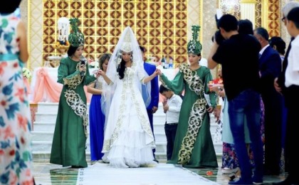 “Ұзатуда аналар өтірік жылайды” - асаба елдің ашуына тиді