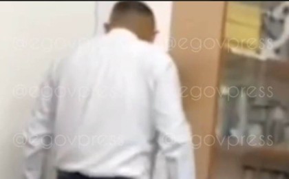 Алматы облысында тарих мұғалімі оқушыны сабақ кезінде сабаған (ВИДЕО)