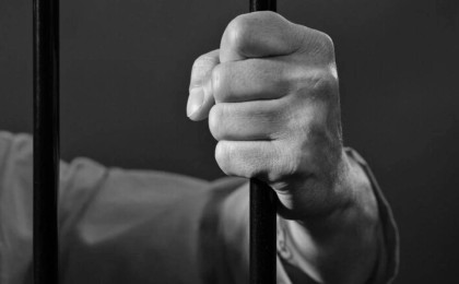 Қызылордада 6 жасар екі қызды зорлаған адам қамаудан босатылды