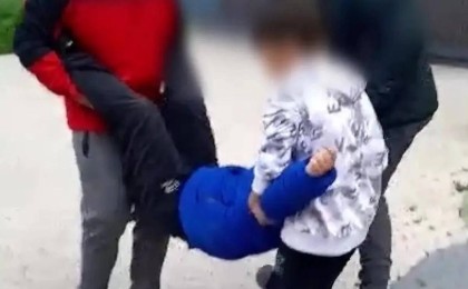 7 жасар баланы 12-қабаттан лақтырмақ болған: Астаналық оқушылардың ата-аналары жазаланады