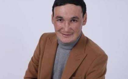 Атышулы блогер Мұрат Әбділдә бостандыққа шықты