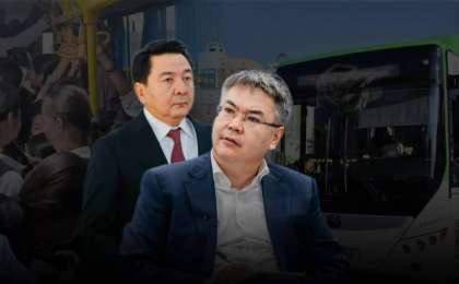 Баланы автобусқа сыйғыза алмаған әкім халық сеніміне де сыймайды: Атыраудың оқушылары аялдамада тұр