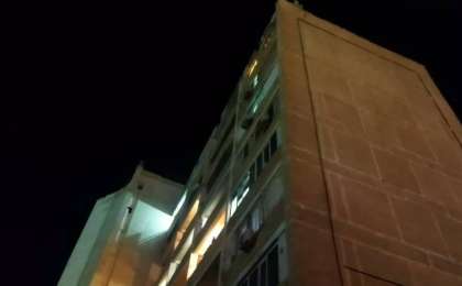 Алматыда 18 жастағы қыз 9-қабаттан құлап, тірі қалды