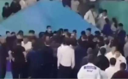 Бапкердің жағы сынған: Өскеменде ата-аналар мен спортшылар жаппай төбелесті