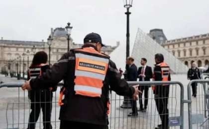 Парижде Луврды тонады деген күдікпен екі ер адам ұсталды