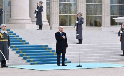 "Келешегіне сеніммен қарайтын озық ойлы ұлт ретінде қалыптасып келеміз": Тоқаев қазақстандықтарды Республика күнімен құттықтады