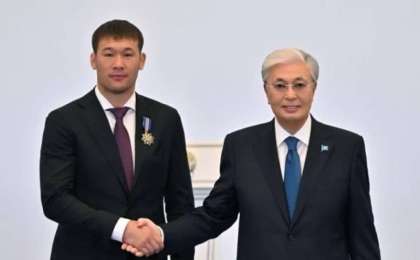 Тоқаев Шавкат Рахмоновқа ІІ дәрежелі «Барыс» орденін табыс етті  