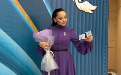 Баян Алагөзова «Қазақстанның еңбек сіңірген қайраткері» атағын алды