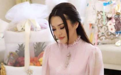 Ерке Есмахан үлкен сахнаға неге шыға алмай қалғанын айтты  