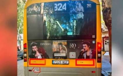 Димаш Құдайбергеннің суреті бар автобустар Барселона көшелерінде жүріп жатыр