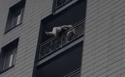 Алматыда суицид жасамақ болған қыз тоғызыншы қабаттан құлап аман қалды