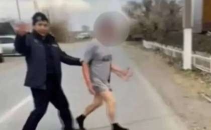 СҚО-да ауыл тұрғыны көшеде жартылай жалаңаш шығып, өзін пышақтаған