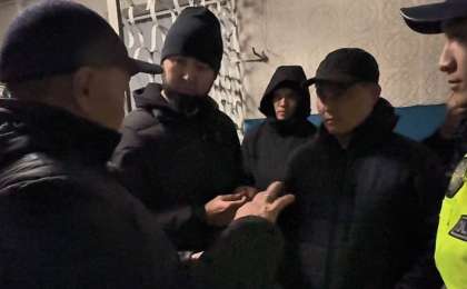 Қарағанды: #суррогат рейді кезінде қырандар полициямен бірлесіп 30 литр заңсыз алкоголь тәркіледі