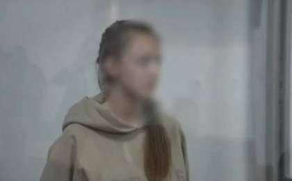 «Қатты өкінемін»: Қазақтарды «мамбетке» теңеген блогер сотта жылап жіберді