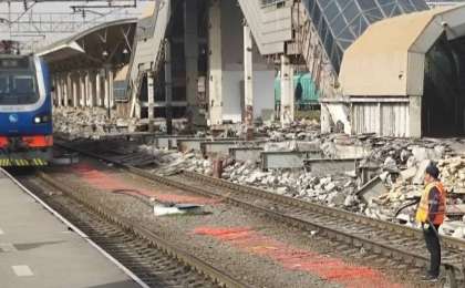 «Бомба тасталған секілді»: Алматы-1 вокзалының жағдайы тұрғындарды алаңдатты