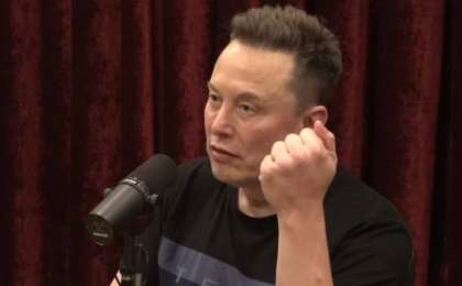 Илон Маск 5 жылдың ішінде смартфондардың жойылатынын болжады