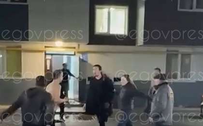 Алматыда тұрғын үй ауласында жаппай төбелес болды (видео)