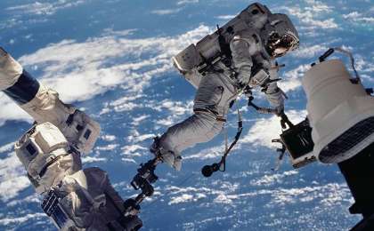 Космосқа ұшып кеткен қытайлық ғарышкерлер енді Жерге қайта алмай отыр