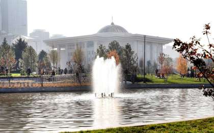 Алматыда Назарбаев даңғылы бойында жаңа сквер ашылды