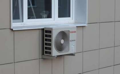 Астанада фельдшердің басына кірпіш қаптамасы мен кондиционер құлаған