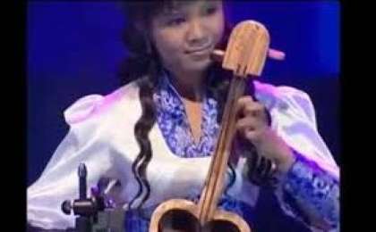 Таңертең тұрсақ, ешкім жоқ: айтыскер Оразалының қызы анасынан қалай айырылып қалғандарын айтты