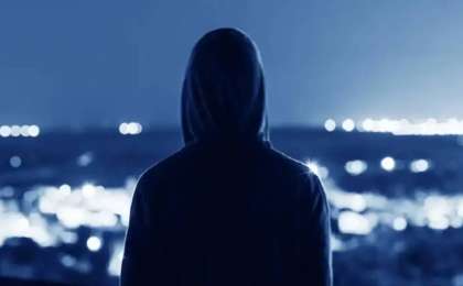 Алматыда ер адам 13 жастағы қыз балаға өзімен бірге еріп жүру үшін 300 мың теңге ұсынған (ВИДЕО)