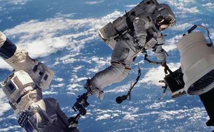 Қытай космосқа жіберген үш ғарышкерін Жерге қайтара алмай отыр