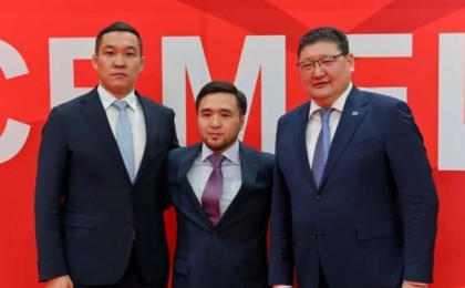 Берік Уәли дзюдошы Елдос Сметовқа 10 миллион теңге берді