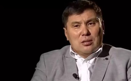 «Жаппай психозға шалдықтырады»: Омар Жәлел қазіргі тойларды сынап тастады